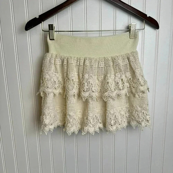 Un Deux Trois Ivory Lace Crochet Mini Skirt Elastic Waist medium P31 - Picture 1 of 6